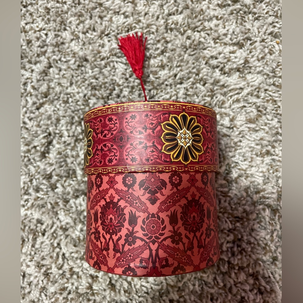 Punch studio cylinder container